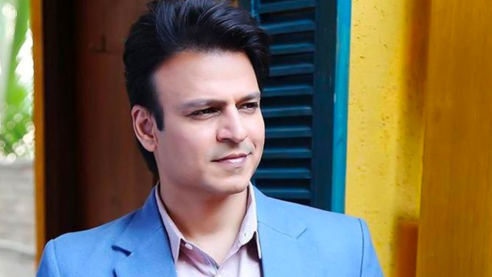 বিবেকের জন্ম ১৯৭৬ সালের ৩ সেপ্টেম্বর। তাঁর বাবা সুরেশ পঞ্জাবি বংশোদ্ভূত। মা, যশোদা দক্ষিণ ভারতীয়। ফলে বাড়িতে মিশ্র সংস্কৃতিতে বড় হয়েছেন বিবেক এবং তাঁর বোন মেঘনা। মেঘনা একজন চিত্রশিল্পী এবং গায়িকা।