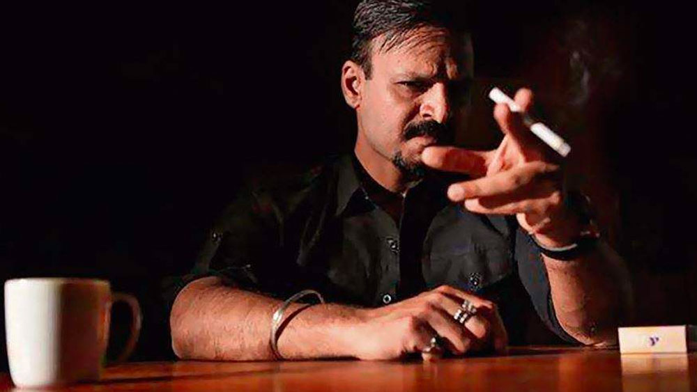 এর পর লাগাতার বক্সঅফিস সফল ছবি উপহার দেন এই অভিনেতা। ‘সাথিয়া’, ‘ওমকারা’, ‘যুবা’, ‘শুট আউট অ্যাট লোখণ্ডওয়ালা’-সহ একাধিক ছকভাঙা ছবিতে নিজেকে নতুন নতুন ভূমিকায় মেলে ধরেন বিবেক।