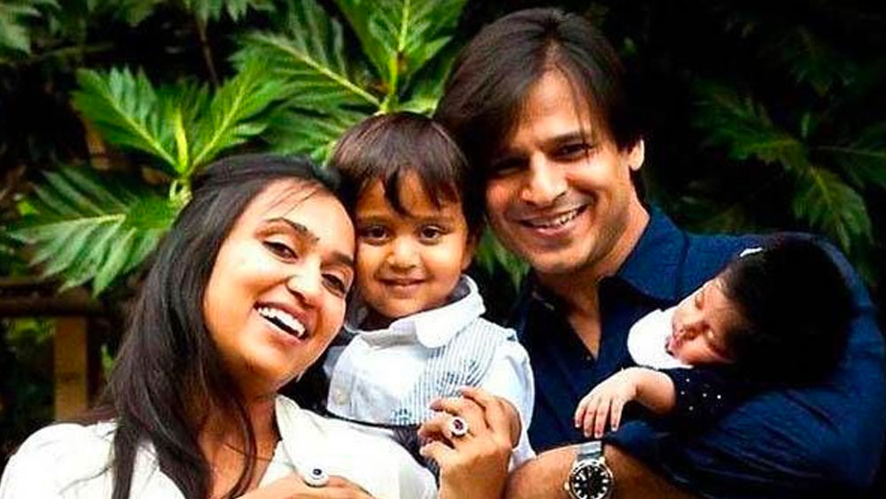 বিবেক-প্রিয়ঙ্কার ছেলের নাম ভিভান এবং মেয়ের নাম তাঁরা রেখেছেন আমেয়া। অভিনয়ের পাশাপাশি বিবেকের শখ দামী গাড়ির। একাধিকল বিলাসবহুল গাড়ির মালিক তিনি।