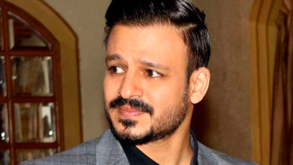 বিবেক এবং তাঁর পরিবার একাধিক স্বেচ্ছাসেবী সংস্থা পরিচালনা করেন। তামিলনাড়ুর কাড্ডালোরে সুনামিবিধ্বস্ত একটি গ্রাম দত্তক নিয়েছিলেন বিবেক। এই গ্রামটিকে গড়ে তোলার জন্য অর্থসাহায্য করেন তিনি। সমাজসেবার ক্ষেত্রে পুরস্কৃতও হয়েছেন বলিউডের দৌড়ে আপাতভাবে ‘পিছিয়ে পড়া’ এই নায়ক।