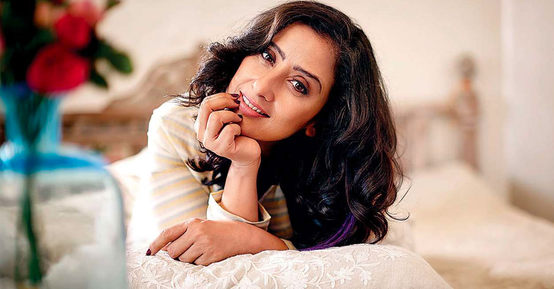 বিধুবিনোদের কথায় অপমানিত মনীষা এক দিন সময় চেয়ে নেন। কথা দেন, পরের দিন ভাল অভিনয় করে দেখাবেন। শুনে বিধুবিনোদ বলেন, তিনি যদি সত্যি ভাল অভিনয় করতে পারেন, তা হলে মাধুরীকে বাদ দিয়ে মনীষাকেই মূল নায়িকা করবেন তিনি।