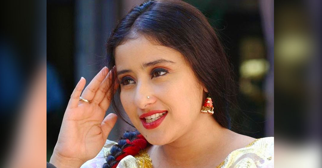 পরিচালকের দেওয়া এই চ্যালেঞ্জ নেন মনীষা। বাড়ি ফিরে কঠোর অনুশীলন করেন। পরের দিন আবার যান বিধুবিনোদের কাছে।