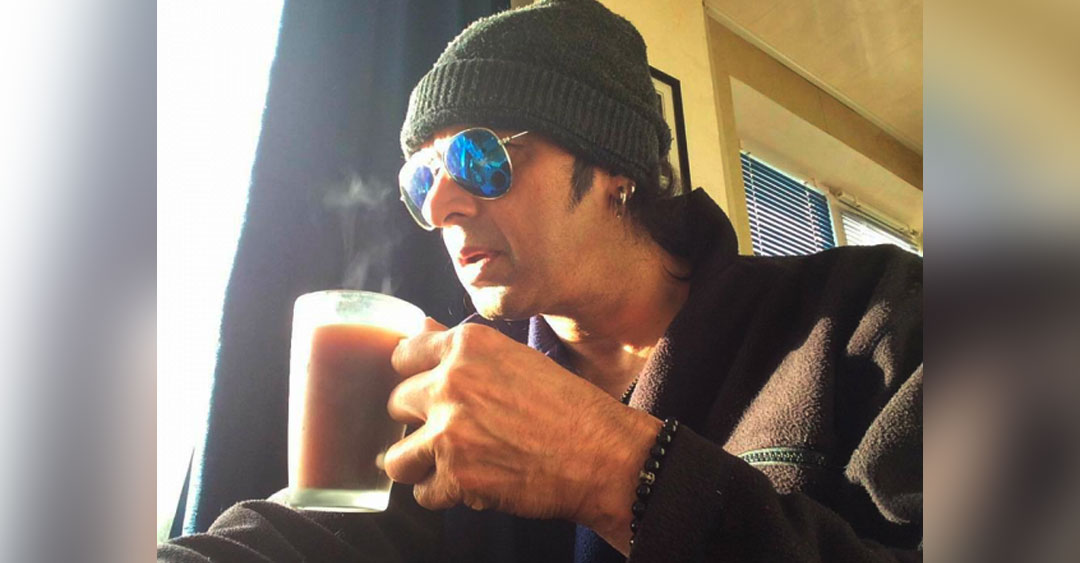 ১৯৯২ সালে অভিনেত্রী মধু মলহোত্রকে তৃতীয় বিয়ে করেন মহেশ। কিন্তু তাঁর এই দাম্পত্যও দীর্ঘস্থায়ী হয়নি। তাঁর চতুর্থ স্ত্রী ছিলেন ঊষা। তিনিও মহেশের বিরুদ্ধে ধর্ষণ ও নিগ্রহ এনে বিবাহবিচ্ছেদের মামলা করেন।