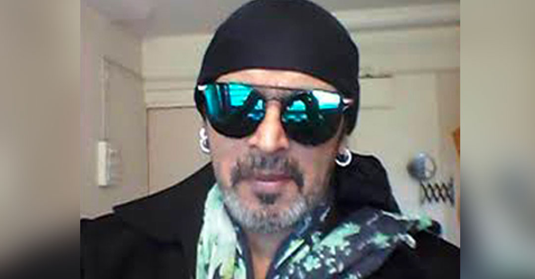 তাঁর মৃত্যুও খুব রহস্যজনক। দিন দু’য়েক ধরে তাঁর বাড়ির তালাবন্ধ দরজার সামনে থেকে ফিরে যাচ্ছিলেন পরিচারিকা। শেষ দরজার বাইরে পড়ে থাকা খাবারের প্যাকেট দেখে তাঁর সন্দেহ হয়। তিনি মহেশের বোনকে খবর দেন। পুলিশকে নিয়ে ভারসোভায় মহেশের ফ্ল্যাটে আসেন তাঁর বোন।