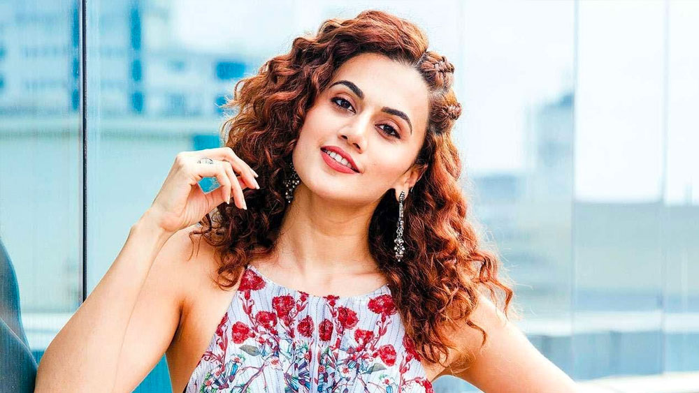 ঘনিষ্ঠ মহলে তাপসী বেশি পরিচিত তাঁর ডাকনাম ‘ম্যাগি’-তে। একমাথা কোঁকড়া চুলের জন্যই শৈশবে এই নামকরণ নায়িকার। তিনি এক জন দক্ষ ভরতনাট্যম ও কত্থক নৃত্যশিল্পী।