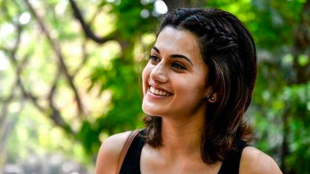 কেরিয়ারের শুরুতে দক্ষিণের বহু ফ্লপ নায়কের সঙ্গে তিনি অভিনয় করেছেন। তাঁর একার দক্ষতায় কার্যত বক্স অফিসের বৈতরণী পার করেছে ছবি। অনেকেই তাঁকে বলেন ‘ব্যর্থ নায়কদের ঈশ্বর’।