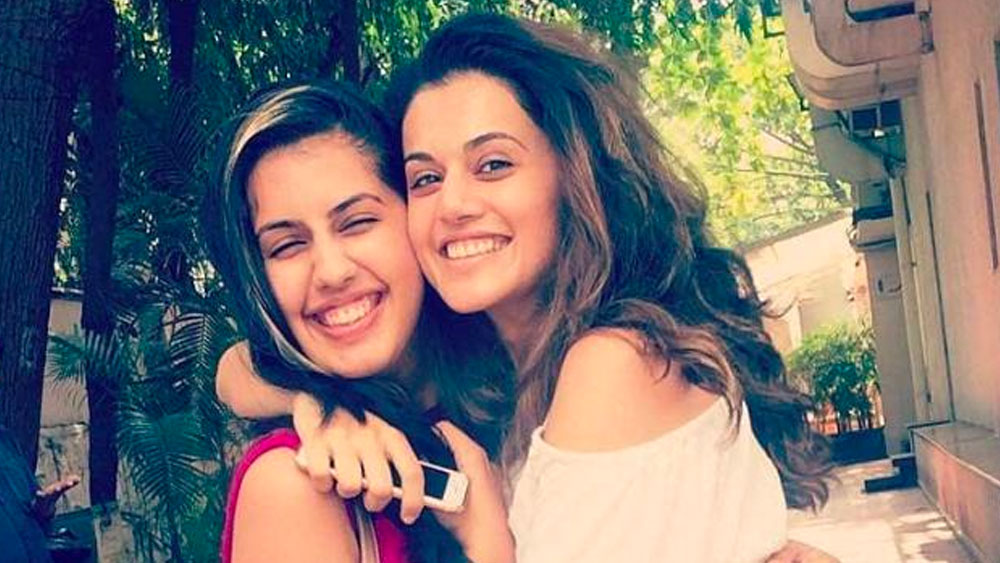 তাপসীর একটি ইভেন্ট ম্যানেজমেন্ট সংস্থাও আছে। তাঁর বোন শগুন পন্নুও তাঁকে সাহায্য করেন ব্যবসার কাজে। মূলত বিয়ের পরিকল্পনা করে তাঁদের সংস্থা।