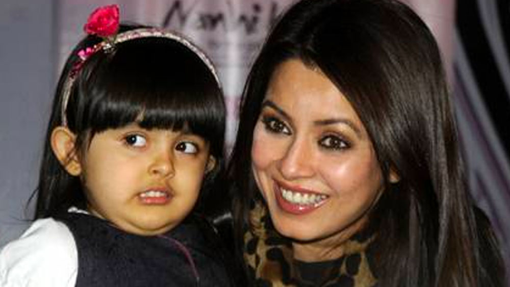 মা হওয়ার পরে মহিমা আর সে ভাবে ছবিতে অভিনয় করেননি বললেই চলে। এক সাক্ষাৎকারে তিনি জানিয়েছেন, সন্তান হওয়ার পরে তিনি তাকেই সময় দিতে চেয়েছিলেন। তাই সুযোগ এলেও ফিরিয়ে দিয়েছেন ছবির অফার। কিন্তু তাঁর অর্থের প্রয়োজন ছিল। তাই ছবিতে অভিনয়ের পরিবর্তে বেছে নিয়েছিলেন টেলিভিশন শো।