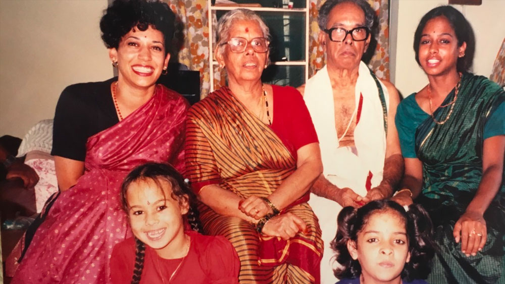 কিন্তু তার বদলে তিনি আমেরিকায় শুধু থেকে গেলেন, তা-ই নয়, জড়িয়ে পড়লেন সেখানকার নাগরিক অধিকার রক্ষার আন্দোলনে। বিয়ে করলেন ডোনাল্ড হ্যারিসকে। আদতে জামাইকা (তখনও ব্রিটিশ উপনিবেশ) থেকে ষাটের দশকের একদম শুরুতে আমেরিকায় গিয়ে থিতু হন ডোনাল্ড।