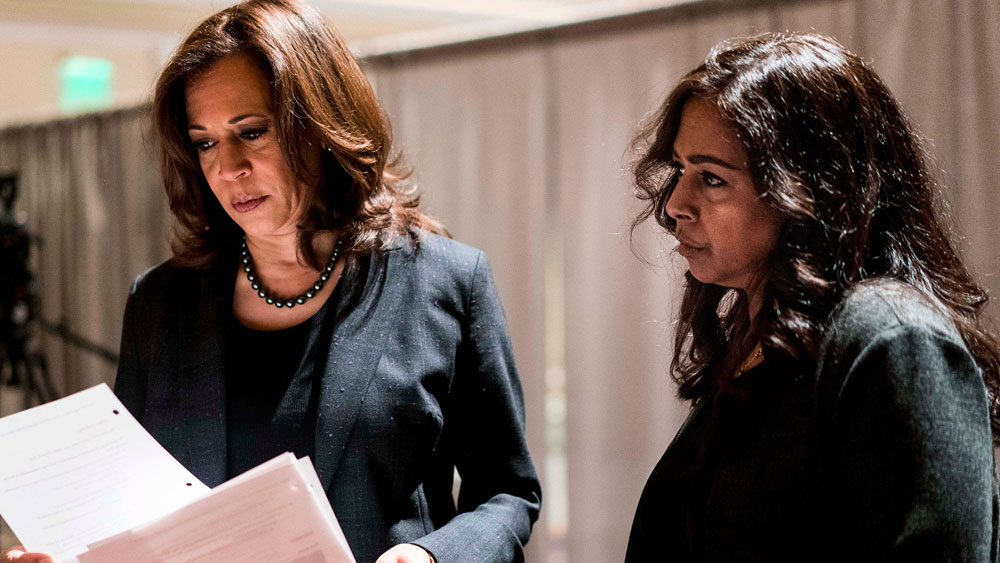 ডোনাল্ডও আমেরিকায় পড়তে গিয়েছিলেন শ্যামলার মতো। ক্যালিফোর্নিয়া বিশ্ববিদ্যালয়ে তিনি ছিলেন অর্থনীতির ছাত্র। তিনিও স্ত্রীর সঙ্গে একই আন্দোলনের শরিক হন। ডোনাল্ড-শ্যামলার বড় মেয়ে কমলার জন্ম ক্যালিফোর্নিয়ার ওকল্যান্ডে, ১৯৬৪-র ২০ অক্টোবর।