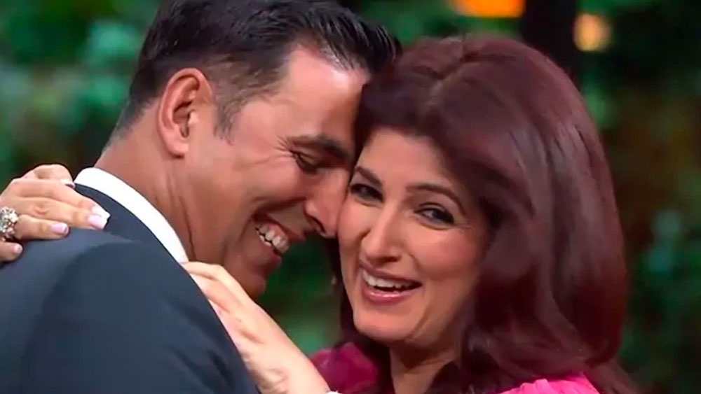 ২০০১-এ টুইঙ্কলকে বিয়ের পরেও বলিউডে অক্ষয়ের ‘প্লে বয়’ ভাবমূর্তি বজায় ছিল। টুইঙ্কল অবশ্য নিজের কেরিয়ারকে বিদায় জানিয়েছিলেন। বিয়ের পরে অন্য নায়িকার সঙ্গে অক্ষয়ের নাম জড়িয়ে গেলে টুইঙ্কল ক্ষুব্ধ হতেন স্বাভাবিক ভাবেই।