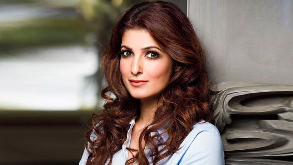 যদিও পরে টুইঙ্কল এই প্রসঙ্গে বলেছিলেন, তিনি দুবাই গিয়েছিলেন। ছেলে আরভ ছিল গোয়ায়, তার বাবার সঙ্গে। দাম্পত্য বিবাদের কথা স্বীকার করেননি রাজেশ-কন্যা। এই ঘটনায় কথা অস্বীকার করেছিলেন অক্ষয়ও।