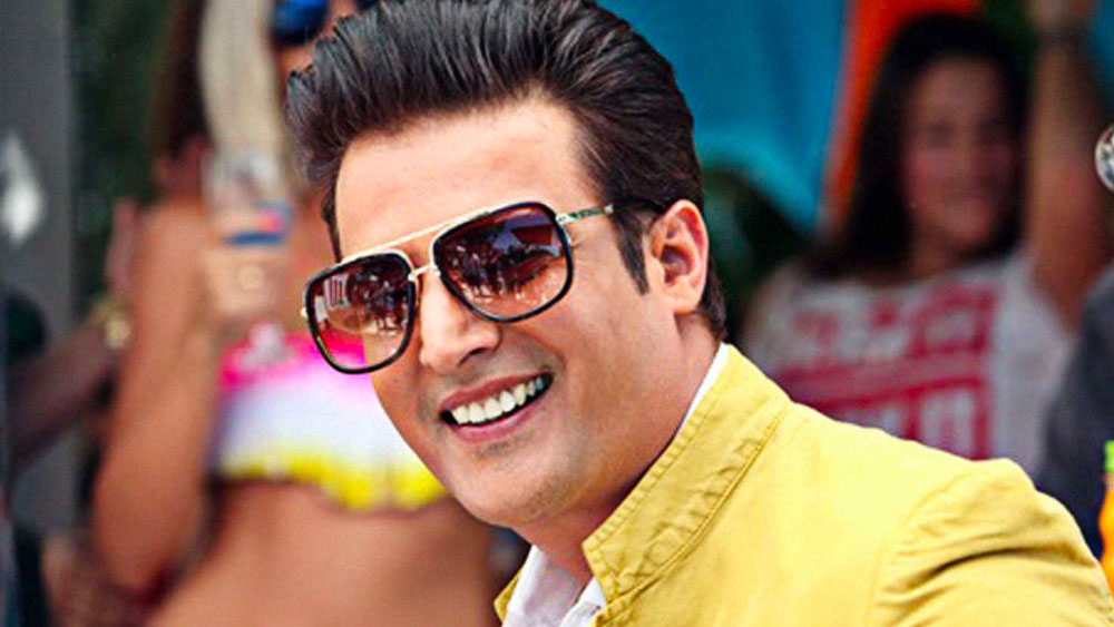 মুম্বইয়ে এসে যশজিৎ থেকে তিনি হয়ে যান ‘জিমি’। তার আগে জন্মের পর থেকে ১৮ বছর বয়স অবধি তিনি শিখ ধর্মের রীতি মেনে লম্বা চুল রাখতেন। পাগড়ি পরতেন। কিন্তু তার পর সেই রীতি অনুসরণ করা বন্ধ করে দেন। এর ফলে তাঁর পরিবারের সদস্যরা টানা দেড় বছর কথা বলেননি তাঁর সঙ্গে।