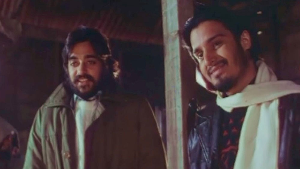 জিমি দেখা করলেন গুলজারের সঙ্গে। অভিনেতা হিসেবে নয়, কাজ চাইলেন সহকারী পরিচালক হিসেবে। গুলজারের কথায় পরিচালনা থেকে অভিনেতা হওয়ার দিকে মন দেন জিমি। তাঁর চেহারা এবং মার্জিত ও পরিশীলিত হিন্দি উচ্চারণে গুলজার মুগ্ধ হয়ে যান। তিনি ‘মাচিস’ ছবিতে অভিনয়ের সুযোগ দেন জিমিকে।