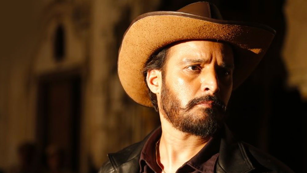 কিন্তু তার পরেও প্রত্যাশিত লক্ষ্য অধরাই থেকে গিয়েছে। সুপারহিট নায়ক হতে পারেননি তিনি। খুশি থাকতে হয়েছে বহু তারকাখচিত ছবির একটি অংশ হয়েই। হিন্দির পাশাপাশি জিমি কাজ করেছেন পঞ্জাবি ছবিতেও।