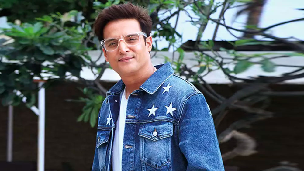 প্রায় ২৩ বছর ধরে কেরিয়ারে আছেন জিমি। কিন্তু এখনও অবধি কোনও বিতর্কে তাঁর নাম জড়ায়নি। কোনও নায়িকাকে নিয়ে শোনা যায়নি মুচমুচে গুঞ্জন। বলিউডে যৎসামান্য স্বচ্ছ ভাবমূর্তির নায়কদের মধ্যে তিনি এক জন। 