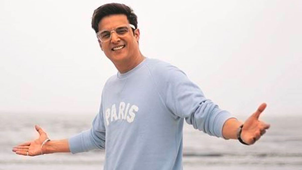 অনেকের মতে, তাঁর এই নিপাট ভালমানুষ ভাবমূর্তিই জনপ্রিয়তার পথে অন্তরায় হয়েছে। ইন্ডাস্ট্রির তথাকথিত চাকচিক্য থেকে দূরেই থাকতে হয়েছে তাঁকে। আবার ইন্ডাস্ট্রির অন্দরমহলে কান পাতলে এও শোনা যায়, অভিনয় ভাল হলেও জিমি শেরগিলের জনসংযোগ, বলিউডের পরিচিত ভাষায় ‘পি আর’ নাকি দুর্বল। ফলে সব রকম যোগ্যতা থাকা সত্ত্বেও তাঁকে বঞ্চিত থাকতে হয়েছে প্রাপ্য জনপ্রিয়তা থেকে।