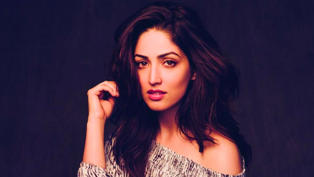 হৃতিক চেয়েছিলেন, ওই শো-এ ‘কাবিল’ ছবির প্রোমোশন করতে। সে জন্যই নায়িকাকে নিজের পাশে চেয়েছিলেন। কিন্তু প্রোডাকশন হাউস থেকে তাঁকে জানানো হয়, ইয়ামিকে তিনি ওই শো-এ নিয়ে যেতে পারবেন না।