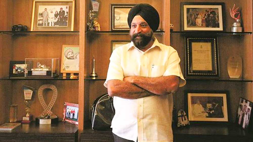 অবশেষে বিকেল পৌনে পাঁচটা নাগাদ আবার খুলে গিয়েছিল দরজা। এ বার মধ্যবয়সিনী বলে ছিলেন, ‘প্লিজ কাম ইন।’ তার পর অনেক বার তাঁর মুখোমুখি হয়েছিলেন হরিন্দর। কিন্তু কোনওবারই দীর্ঘ ক্ষণ কথা হয়নি। আলাপের সর্বোচ্চ মেয়াদ ছিল পাঁচ মিনিট। (ছবি: সোশ্যাল মিডিয়া)