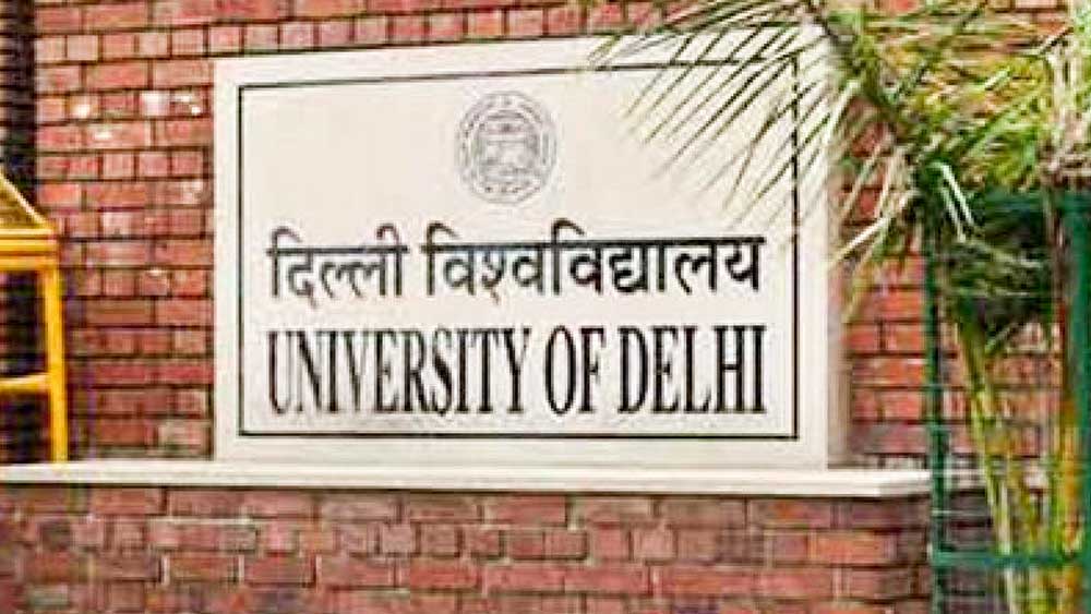 ভারতীয় গোয়েন্দাদের প্রাথমিক পর্যায়ের গুপ্তচর হিদায়েত প্রথম জীবনে সামিল হয়েছিলেন দেশের স্বাধীনতা যুদ্ধেও। তাঁর অভিজ্ঞ নজর ষাটের দশকের শেষে বুঝেছিল, ভারত-পাকিস্তান যুদ্ধ এ বার অবশ্যম্ভাবী। এ যুদ্ধে তিনি নিজেও গুপ্তচর হিসেবে সক্রিয় থাকতে চেয়েছিলেন। কিন্তু তত দিনে শরীরে বাসা বেঁধেছে ক্যানসার। তাঁর ডাকে দিল্লি থেকে বাড়ি ফিরলেন একমাত্র মেয়ে, সেহমত। তখনও জানতেন না আর ফিরে যাওয়া হবে বিশ্ববিদ্যালয়ের ক্লাসে।  (ছবি: সোশ্যাল মিডিয়া)