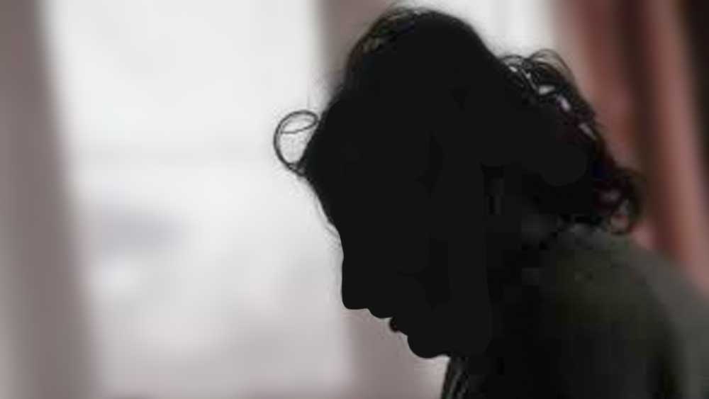 যদিও একমাত্র সন্তানের সঙ্গে সম্পর্কের বাঁধনে কোনওদিন বাঁধা পড়েননি সেহমত। ভারতে এসে জন্ম দিয়েছিলেন তাঁর এবং ইকবালের সন্তানের। কিন্তু তাঁকে বড় করেননি। তাঁর মনে হয়েছিল, এই ছেলের পরিবারের পরিজনদের তিনি খুন করেছেন। রক্তাক্ত হাতে মাতৃত্ব নিতে চাননি তিনি। (ছবি: সোশ্যাল মিডিয়া)