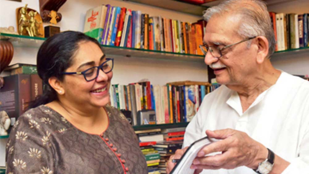 সিক্কা চেয়েছিলেন তাঁর গল্প পরিচালনা করুন গুলজার। কিন্তু তাঁর প্রস্তাব ফিরিয়ে দেন বর্ষীয়ান পরিচালক। শেষে অক্ষয়কুমারের সূত্রে সিক্কার সঙ্গে আলাপ হয় গুলজারকন্যা মেঘনার। তিনি পরিচালনা করেন ‘রাজি’। তবে ছবিটি নিয়ে ভাললাগার পাশাপাশি সিক্কার মনে ক্ষোভও আছে।  (ছবি: সোশ্যাল মিডিয়া)