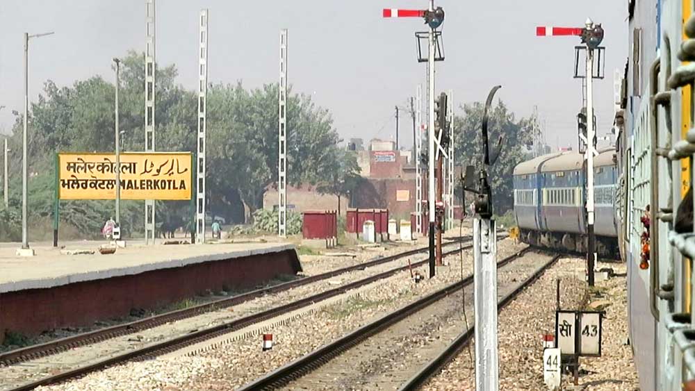 নামের পরোয়া কোনওদিন করেননি সেহমত নিজে। তিনি জানতেন, গুপ্তচরের কাজ দেশের সেবা করে যাওয়া। কিন্তু দেশ তাঁকে কোনওদিন বাকি দেশপ্রেমী বা শহিদের মতো স্বীকৃতি দেবে না। বরং, ধরা পড়লে দেশ হয়তো তাকে অস্বীকার করবে। এই অস্বীকৃতিকেই ঈশ্বরের দান বলে মাথায় করে নিয়েছিলেন সেহমত। ভারতে ফিরে নিজের বাবার রেখে যাওয়া বিশাল সম্পত্তির প্রায় সবটাই দান করে দিয়েছিলেন।  (ছবি: সোশ্যাল মিডিয়া)