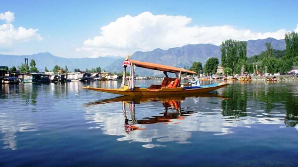 তিনি জিজ্ঞাসা করেছিলেন সেহমতকে, ‘‘কেন আপনি এই ত্যাগস্বীকার করলেন?’’ স্মিত হেসে অতীতের গুপ্তচর বলেছিলেন, ‘‘কারণ দেশের থেকে বেশি গুরুত্বপূর্ণ আমার কাছে আর কিছুই নয়।’’  (ছবি: শাটারস্টক)