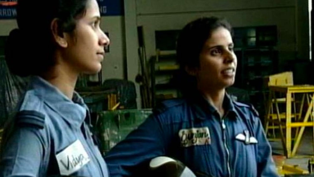 প্রাণের ঝুঁকি নিয়ে এই দুঃসাহসিক কাজে তৃপ্তি দিত যখন দেখতেন পাহাড়ের ঢালে পড়ে থাকা সেনার দেহে তখনও রয়েছে প্রাণের স্পন্দন। যুদ্ধক্ষেত্র থেকে গুরুতর আহত সেনাদের উদ্ধার করে চিকিৎসা পরিষেবা অবধি পৌঁছে দেওয়া সবথেকে বেশি আনন্দ দিত গুঞ্জনকে।