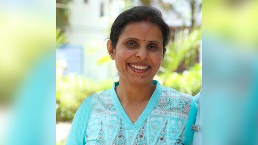 এখন সেই বৈষম্য দূর হয়েছে। সেনাবাহিনীতে মহিলারাও ‘পার্মান্যান্ট কমিশনড অফিসার’ হিসেবে কাজ করতে পারেন। কিন্তু গুঞ্জন সে সুযোগ পাননি। তিনি সাত বছর কর্মরত ছিলেন ভারতীয় বায়ুসেনায়। ২০০৪-এ শেষ হয় তাঁর চপার পাইলটের জীবন।