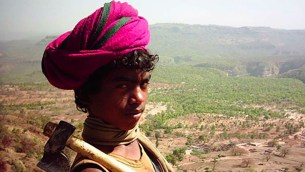 দীর্ঘ দিন ধরে এই এলাকায় ওই আদিবাসীরা থাকলেও, তাদের সম্বন্ধে খুব একটা কিছু জানা যেত না। এমনকি কয়েক বছর আগে ম্যাপেই ছিল না এই এলাকার অস্তিত্ব।