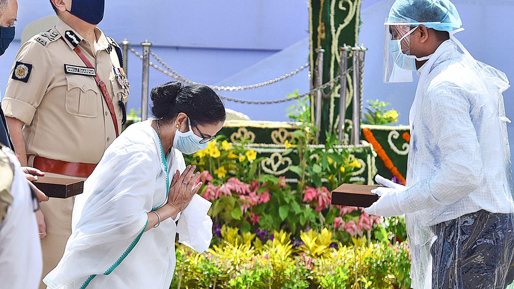 Mamata Banerjee honoured to covid warriors