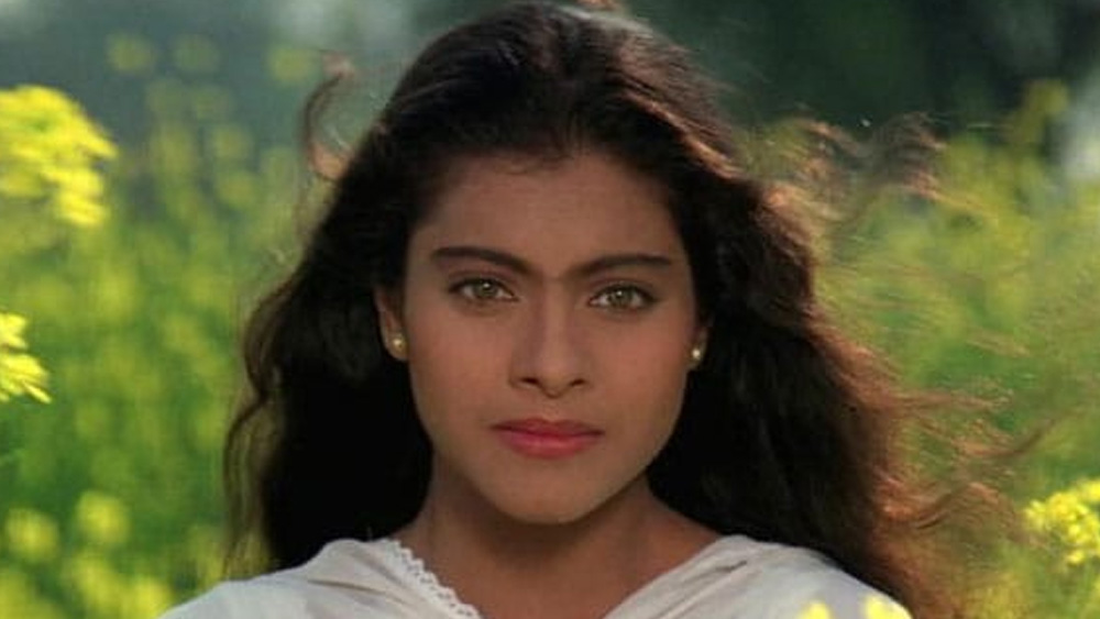 আদিত্য চোপড়ার সঙ্গে রানির প্রেমের সম্পর্কের জন্য নাকি মাসুল দিতে হয়েছে কাজলকে। কারণ রানির প্রভাবে নাকি কাজলের থেকে মুখ ফিরিয়ে নেয় যশরাজ ফিল্মস।