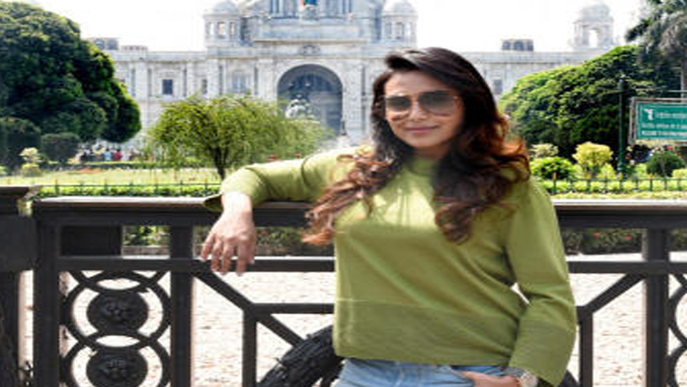 কেরিয়ারের মধ্যগগনে থাকার সময়েই বিয়ে করে অভিনয় প্রায় ছেড়ে দেন কাজল। সে সময় রানি নিজের জায়গা আরও মজবুত করে নেন বলিউডে। যশরাজ ফিল্মসে আদিত্যর প্রভাব বাড়তেই রানি তাদের ছবিতে নায়িকা হতে থাকেন।