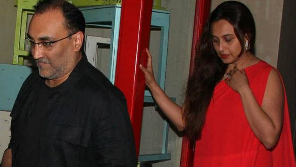 কিন্তু শেষ অবধি আদিত্য চোপড়ার জেদের কাছে হার মানতে বাধ্য হয় পরিবার। ২০১৪ সালে বিয়ে হয় আদিত্য-রানির। এর পর যশরাজ ফিল্মসের দরজা কার্যত বন্ধই হয়ে যায় কাজলের জন্য। এমনকি, ‘যব তক হ্যায় জান’ ছবির প্রিমিয়ার শো-এও ডাক পাননি তনুজাকন্যা। তিক্ততা এতটাই চরমে পৌঁছেছিল রানির বিয়েতেও দেখা যায়নি কাজলকে।