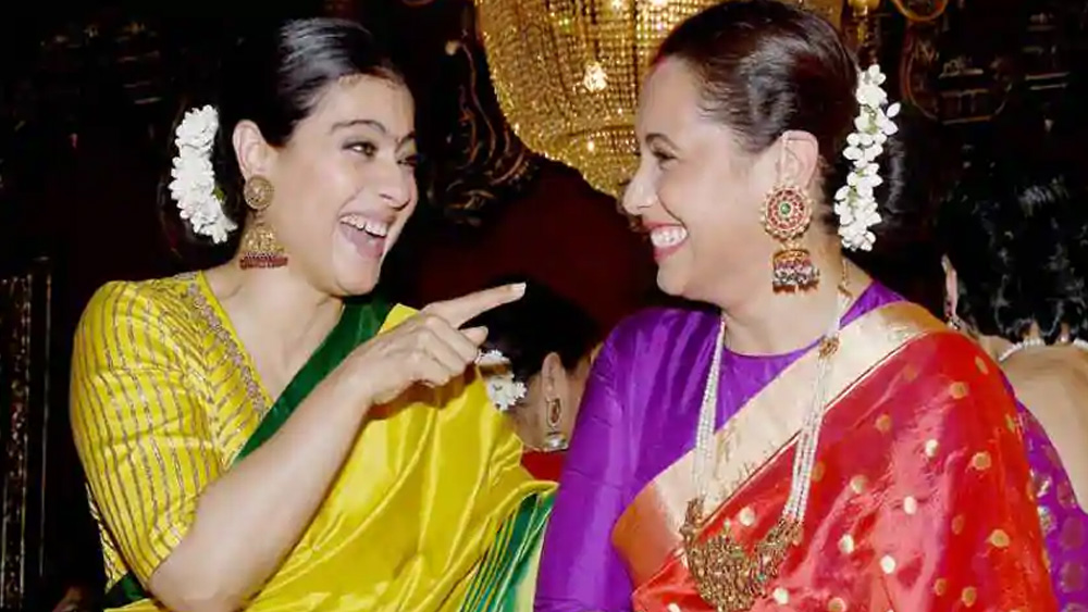 তবে কাজল নিজস্ব ভঙ্গিতেই হাসতে হাসতে বলেন, তাঁর মনেই পড়ছে না রানিকে কবে তিনি সাহায্য করেছেন! কারণ, তাঁর কথায়, রানির কোনওদিন সাহায্য প্রয়োজনই হয়নি। কেরিয়ারের প্রথম দিকের সিনেমা ‘কুছ কুছ হোতা হ্যায়’-এর প্রথম শটেই নাকি তারকাসুলভ শট দিয়ে বাজিমাত করেছিলেন সপ্তদশী রানি।