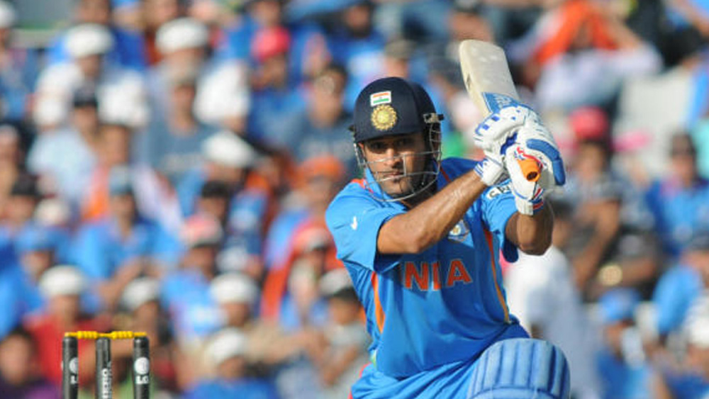 ২০০৭ বিশ্বকাপের অপমানের জ্বালা ২০১১-এ সুদেআসলে এম এস পূর্ণ করেছিলেন। কিন্তু তারও আগে, ‘টিম ইন্ডিয়া’ ধারণা তৈরি করা বঙ্গসন্তানকে অধিনায়কত্ব থেকে অপসারণের পিছনেও যে তিনি সক্রিয় ছিলেন, এমন মতো পোষণ করেন ক্রিকেট ভক্তদের একটা বড় অংশ।