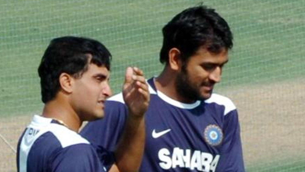 ক্রিকেটপ্রেমী অনেকেরই মত, দলের ভিত নিজের হাতে তৈরি করেও ২০০৩ বিশ্বকাপে শেষ হাসি হাসতে পারেননি সৌরভ গঙ্গোপাধ্যায়। তাঁর তৈরি জমিতেই পরে ধোনি সোনার ফসল ফলিয়েছেন বলে ধারণা অনেকের।