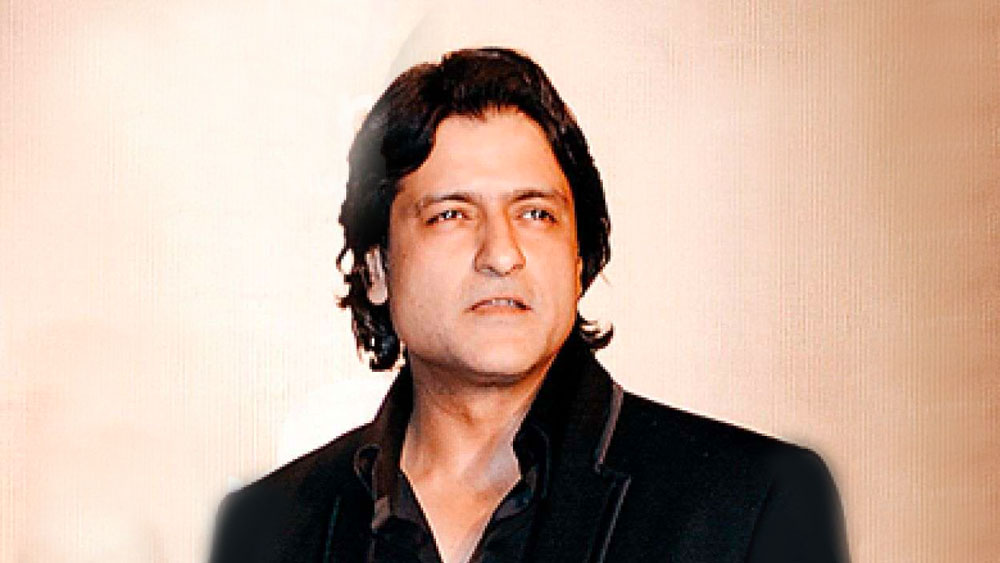 প্রেমিকাকে মারধর হোক বা গাড়ি চাপা দেওয়া, একের পর এক মামলায় নাম জড়িয়েছে তাঁর। তবে কথায় বলে না, ‘এনি পাবলিসিটি ইজ গুড পাবলিসিটি’। তাই নানা কাণ্ড ঘটিয়েও বার বার খবরের শিরোনামে উঠে এসেছেন আরমান।