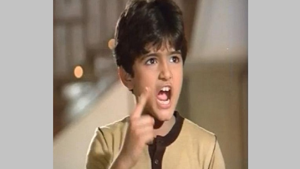 বাবার পরিচালনায় ‘বদলে কি আগ’, ‘রাজতিলক’-এর মতো ছবিতে শিশুশিল্পী হিসেবে কাজ করেন আরমান। ১৯৯২ সালে বাবার পরিচালনাতেই ‘বিরোধী’ ছবির মাধ্যমে বলিউডে পা রাখেন তিনি। ধর্মেন্দ্র, সুনীল দত্তের মতো অভিনেতা থাকা সত্ত্বেও বক্সঅফিসে মুখ থুবড়ে সেই ছবি।