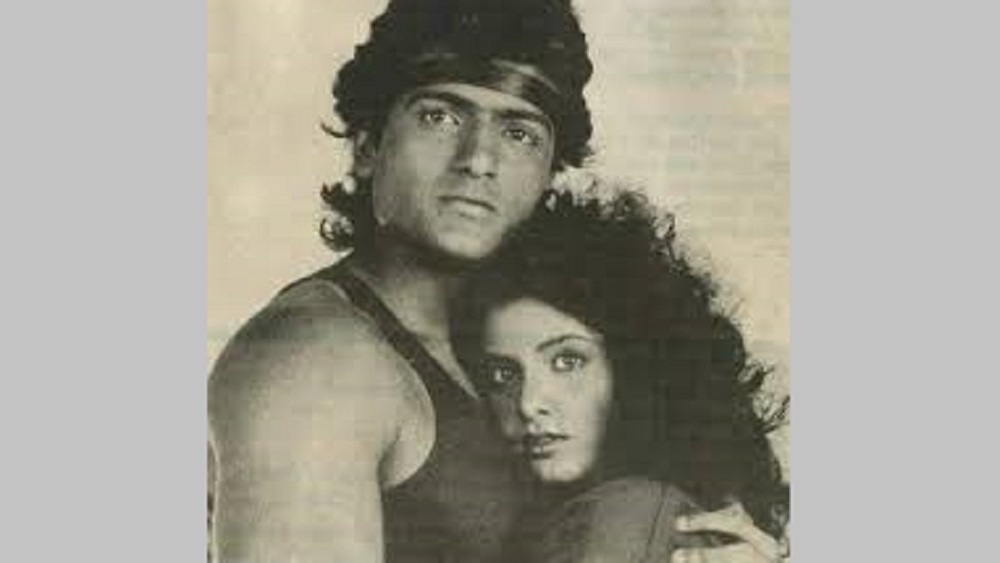 এর পর ওই একই বছর তাঁর দু’টি ছবি মুক্তি পায়, ‘দুশমন জমানা’ এবং ‘আনম’। কিন্ত আরমানকে নায়ক হিসেবে প্রতিষ্ঠা করতে ব্যর্থ হয় সেই দু’টি ছবিও। এর পর ওই বছরই রাজ কাঁওয়ারের পরিচালনায় ‘দিওয়ানা’ ছবিতে অভিনয়ের প্রস্তাব পান আরমান।