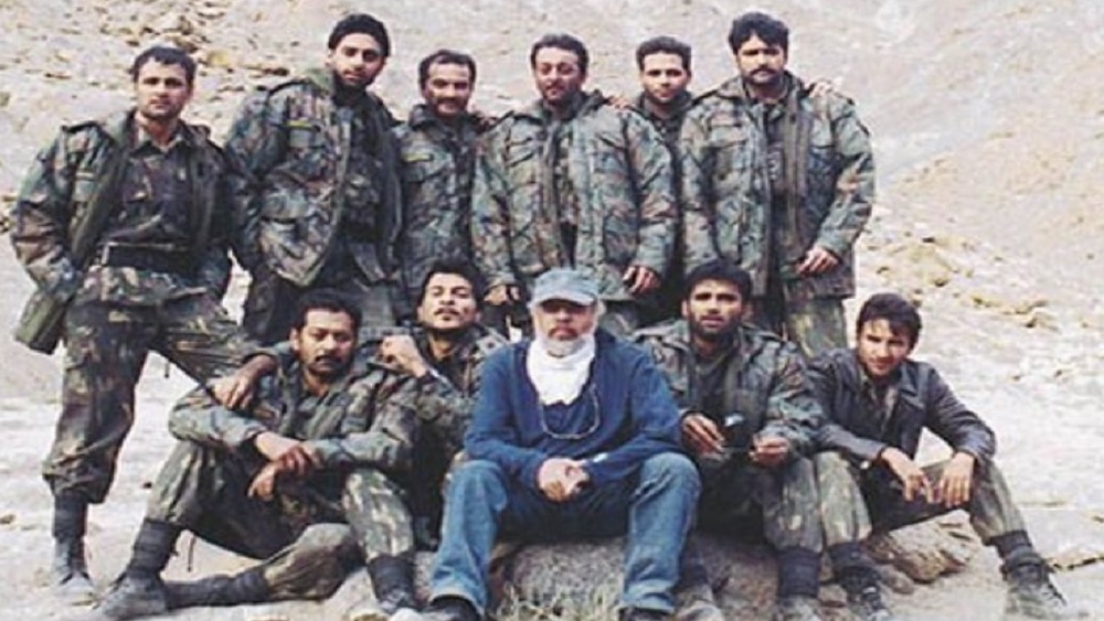 এর পর ২০০৩ সালে ‘এলওসি: কার্গিল’ ছবিতে একটি ছোট চরিত্রে অভিনয়ের সুযোগ পান আরমান। কিন্তু তার পর বহু বছর সিলভার স্ক্রিনে দেখা যায়নি তাঁকে। ২০০২ সালে তীব্র গতিতে গাড়ি ছুটিয়ে এক মোটরবাইক আরোহীকে ধাক্কা মারায় খবরে উঠে আসেন আরমান। ২০০৮ সালে তৎকালীন প্রেমিকাকে মারধর করার অভিযোগেও ফের তাঁকে নিয়ে চর্চা শুরু হয়।