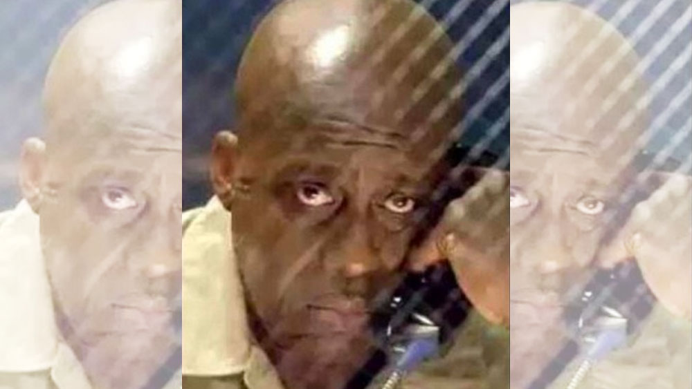 ও দিকে বক্সিংয়েও এমবি’র খ্যাতি ক্রমশ ছড়িয়ে পড়ছিল। ঠিক এমন সময়েই তাঁর এক বক্সিং ম্যাচ দেখতে আসেন পরিচালক ভগবান দাদা। তাঁর খেলা দেখে ভগবান দাদা এতটাই সন্তুষ্ট হন যে পরের দিনই তাঁর স্টুডিয়োতে একটি ছোট ফাইট সিকোয়েন্স করতে ডাকেন এমবিকে। ওই একটি সিনের জন্য এমবি পেয়েছিলেন দুশো টাকা।