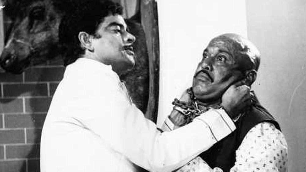 যে এমবি সারা মাস এক নাগাড়ে পরিশ্রম করে মাত্র ৭৫টাকা আয় করতেন, ক’ঘণ্টার ওই সিনে তার দ্বিগুণেরও বেশি টাকা আয় করে এমবি ঠিক করে নেন, এ বার থেকে তাঁর লক্ষ্য বলিউড। কিন্তু শুধু বক্সিং দিয়েই তো আর বলিউডে কাজ পাওয়া যায় না, তাই স্টান্ট ডিরেক্টর আজিমভাইয়ের কাছে এমবি শিখতে শুরু করেন ঘোড়ায় চড়া। মার্শাল আর্টেও প্রশিক্ষণ নিতে শুরু করেন তিনি।