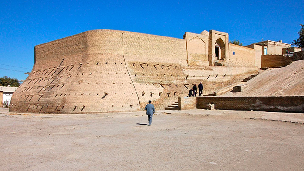 বর্তমানে বুখারার ‘দ্য বাগ পিট’ পর্যটকদের অন্যতম আকর্ষণের জায়গা। বুখারার জিন্দন প্রিজনে ইতিহাসের সাক্ষী হতে প্রতি বছর বহু মানুষের সমাগম ঘটে।