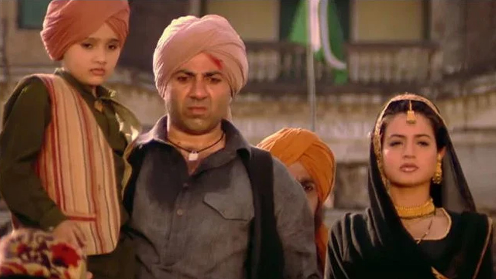 পরে এক সাক্ষাৎকারে আমিশা বলেছিলেন, তিনি গদর ছবির অফার পেয়েছিলেন ‘কহো না প্যায়ার হ্যায়’-তে অভিনয়ের আগেই। পাঁচশো জন তরুণীর সঙ্গে অডিশন দিয়ে মনোনীত হয়েছিলেন আমিশা। ছবিতে তাঁর লুক নিয়েও দীর্ঘ আলোচনা হয়েছিল।