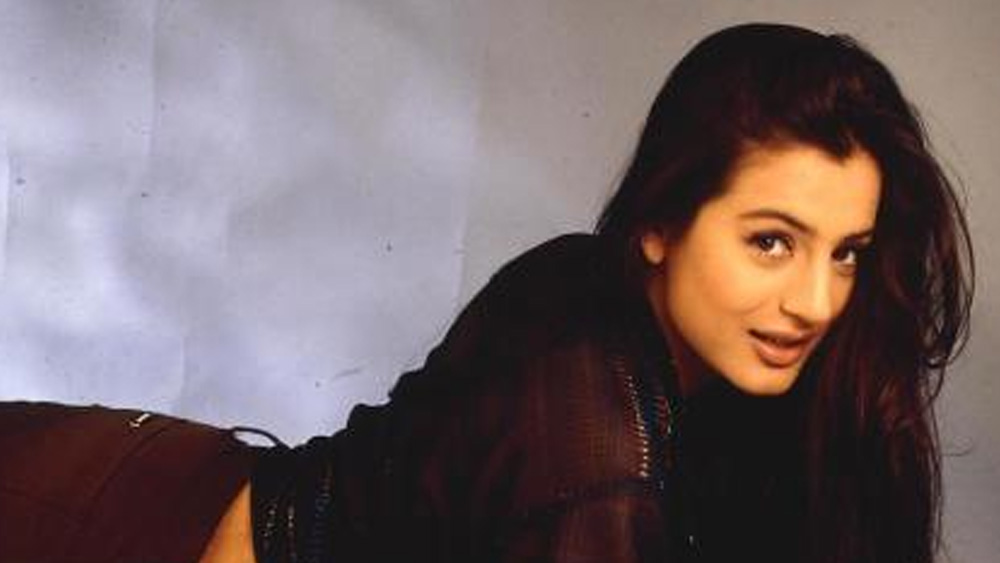 এমন অবস্থা দাঁড়ায়, তেলুগু ছবি ছাড়া অন্য কোথাও নায়িকার ভূমিকায় দেখা যেত না আমিশাকে। বলিউডে তাঁর পরিচয় দাঁড়িয়েছিল ‘অতিথি শিল্পী’। ভগ্নপ্রায় কেরিয়ারে কিছুটা উজ্জ্বলতা এনেছিল ‘হনিমুন ট্রাভেলস প্রাইভেট লিমিটেড’ এবং ‘ভুলভুলাইয়া’। দু’টি ছবিতেই আমিশার অভিনয় প্রশংসিত হয়েছিল।