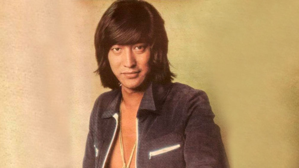 সেনাবাহিনীর মেডিক্যাল কলেজে ড্যানি ভর্তিও হয়ে গিয়েছিলেন। কিন্তু তাঁর মায়ের আপত্তি ছিল ছেলের সিদ্ধান্তের। তিনি চাননি ছেলে যুদ্ধে অংশ নিক। মায়ের কথায় ড্যানি শৈল্পিক কিছু করার প্রতি আগ্রহী হন।