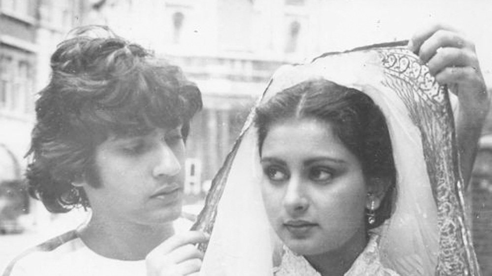 ১৯৮২ সালে মুক্তি পায় ‘তেরি কসম’। এই ছবিতে কুমার গৌরবের নায়িকা ছিলেন পুনম ধিলোঁ। সে বছরই তাঁর ‘স্টার’ ছবিও সফল হয়েছিল বক্স অফিসে।