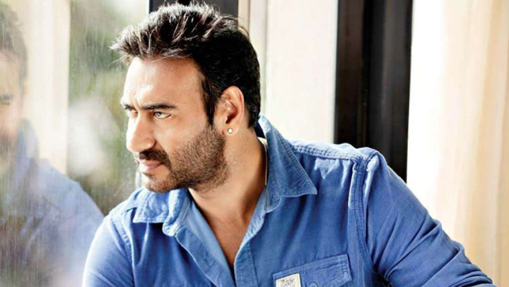 অভিনয় এবং চেহারা, দু’দিকেই শুরুর অজয়ের সঙ্গে বর্তমান নায়কের আকাশপাতাল পার্থক্য। তবে কেরিয়ারের শুরুর দিন থেকেই অজয়ের সঙ্গী হয়েছে বিতর্ক। একাধিক নায়িকার সঙ্গে তাঁকে জড়িয়ে শোনা গিয়েছে প্রেমের গুঞ্জন।